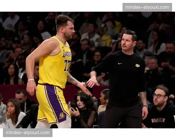 雷迪克强调沉着冷静：湖人G1临场调整应对杜兰特缺阵